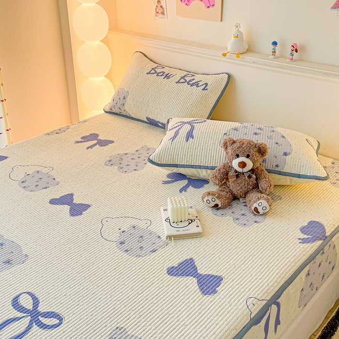 91家纺网 家纺一手货源 找家纺 富馨莱 2025新款纯棉夹棉单件床笠 蝴蝶结小熊