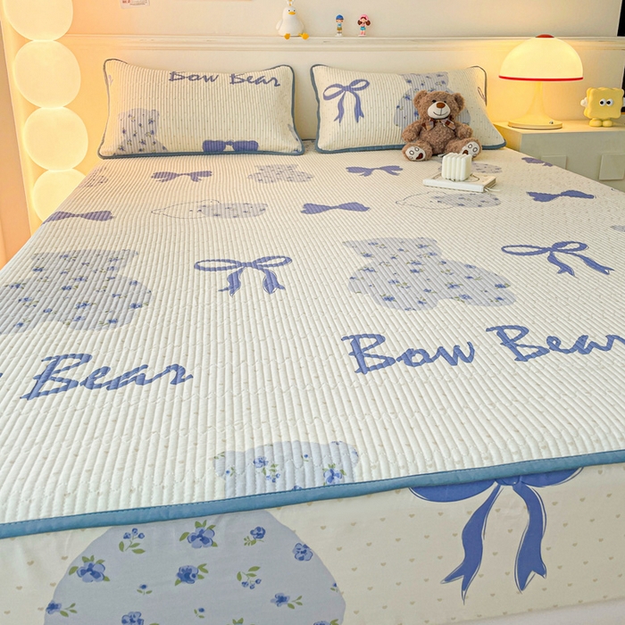 91家纺网 家纺一手货源 找家纺 富馨莱 2025新款纯棉夹棉单件床笠 蝴蝶结小熊