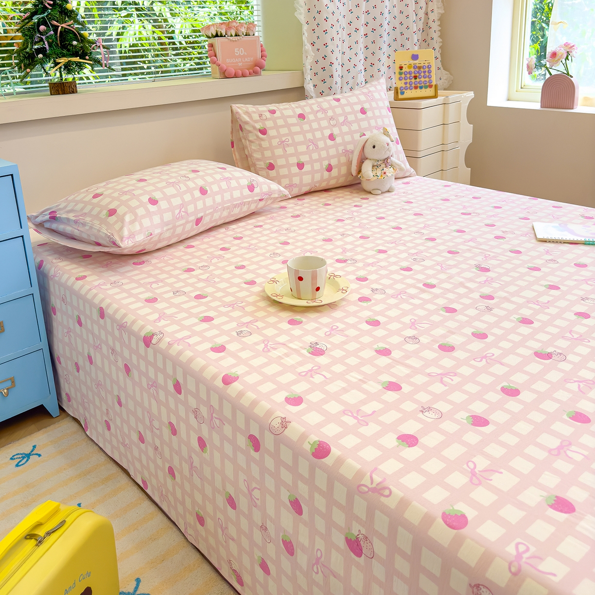 91家纺网 家纺一手货源 找家纺 颜选 2025新款A类双层纱单品床单床单单件床单三件套 草莓蝴蝶结