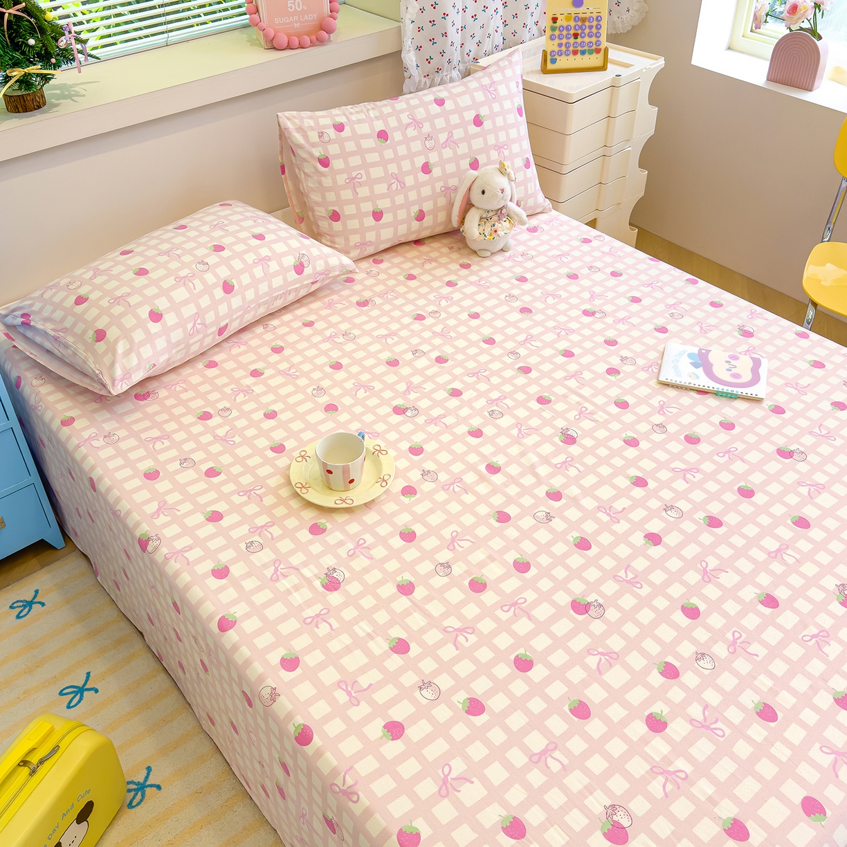 91家纺网 家纺一手货源 找家纺 颜选 2025新款A类双层纱单品床单床单单件床单三件套 草莓蝴蝶结