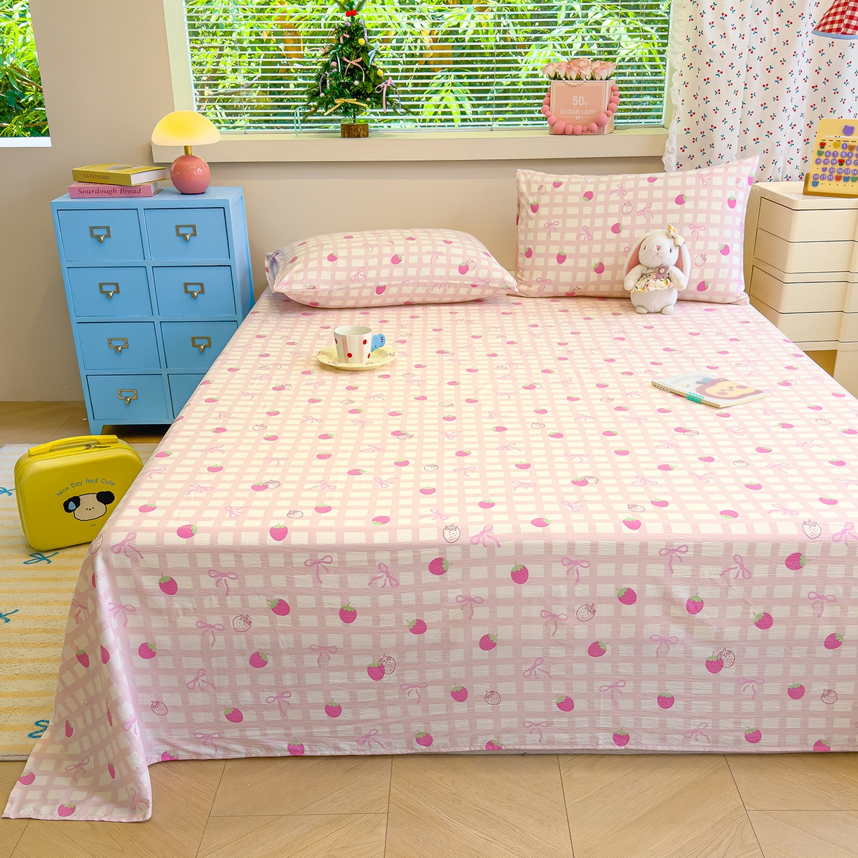 91家纺网 家纺一手货源 找家纺 颜选 2025新款A类双层纱单品床单床单单件床单三件套 草莓蝴蝶结