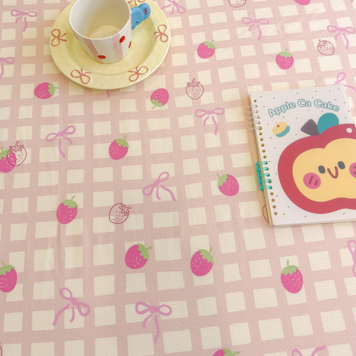 91家纺网 家纺一手货源 找家纺 颜选 2025新款A类双层纱单品床单床单单件床单三件套 草莓蝴蝶结