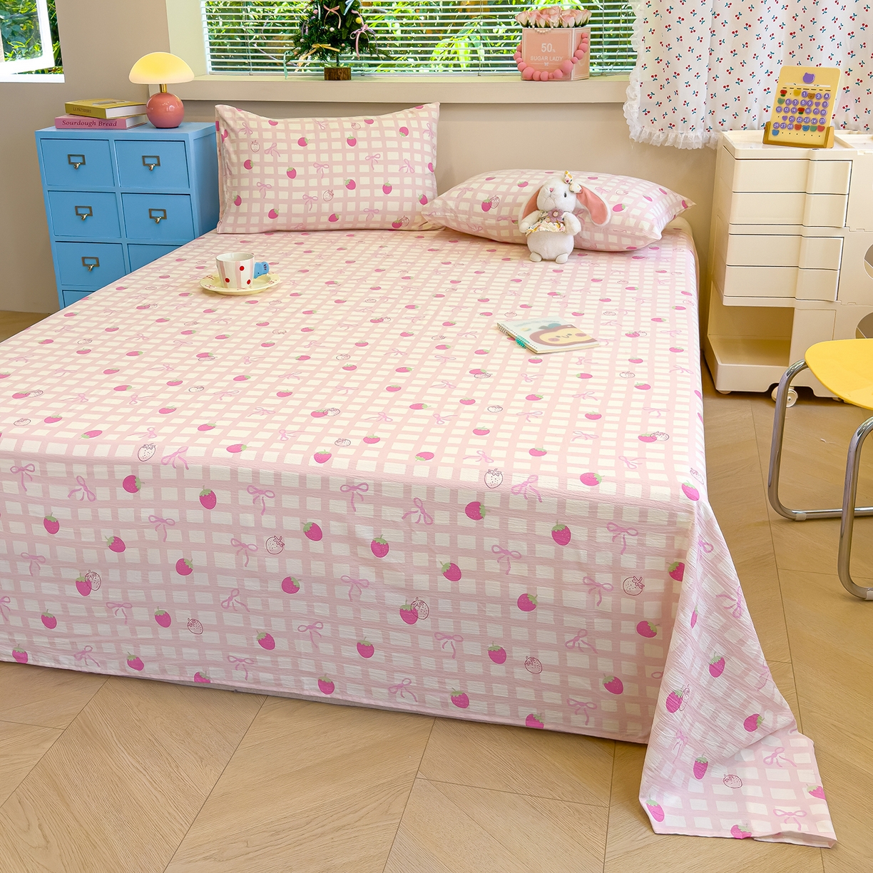 91家纺网 家纺一手货源 找家纺 颜选 2025新款A类双层纱单品床单床单单件床单三件套 草莓蝴蝶结