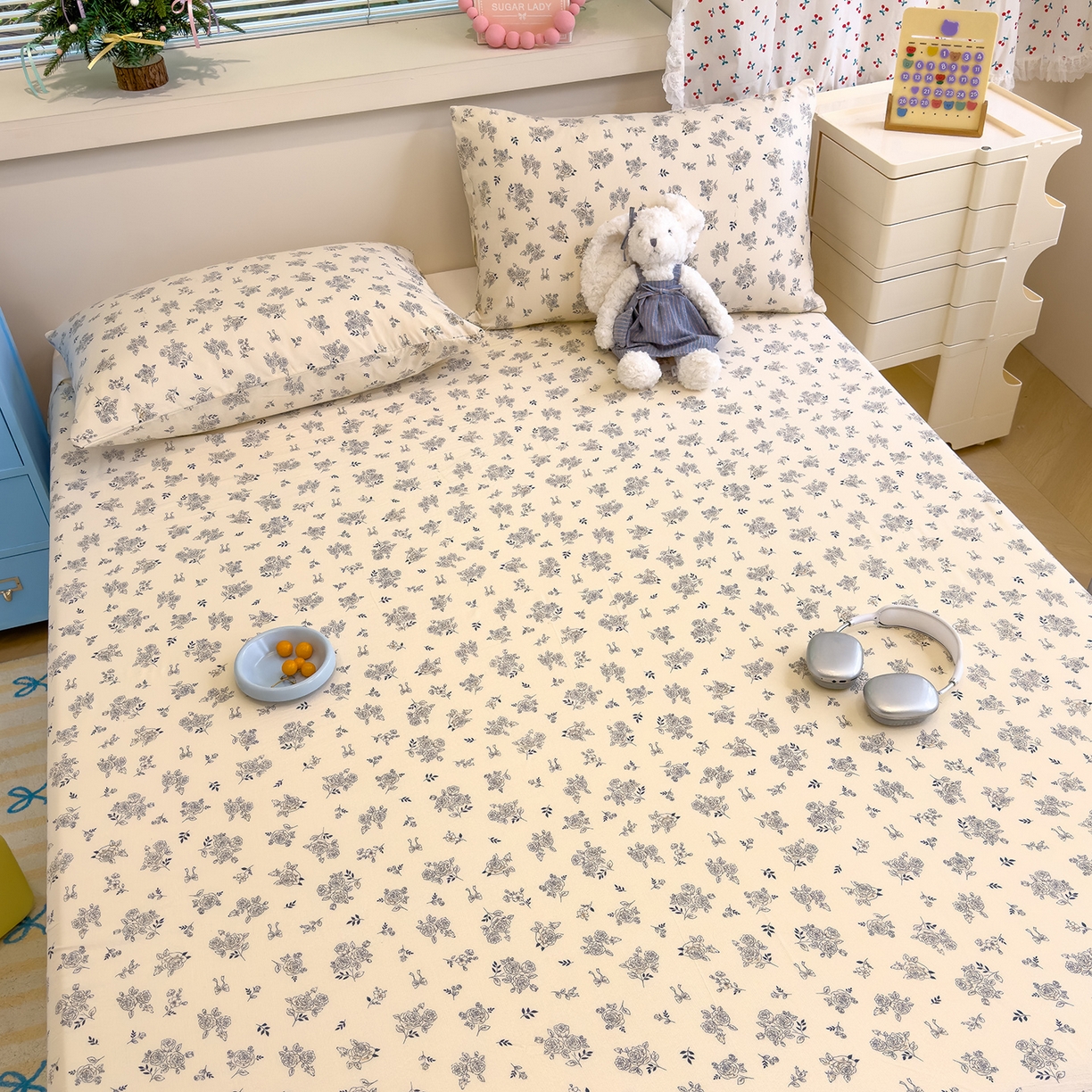 91家纺网 家纺一手货源 找家纺 颜选 2025新款A类双层纱单品床单床单单件床单三件套 素笺花语