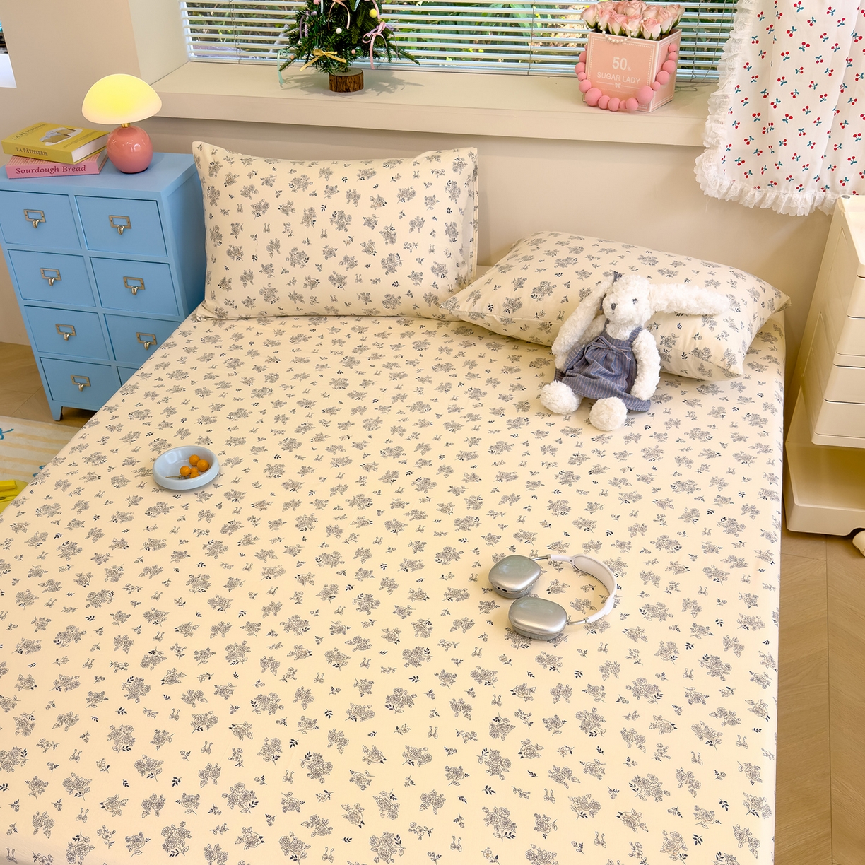 91家纺网 家纺一手货源 找家纺 颜选 2025新款A类双层纱单品床单床单单件床单三件套 素笺花语