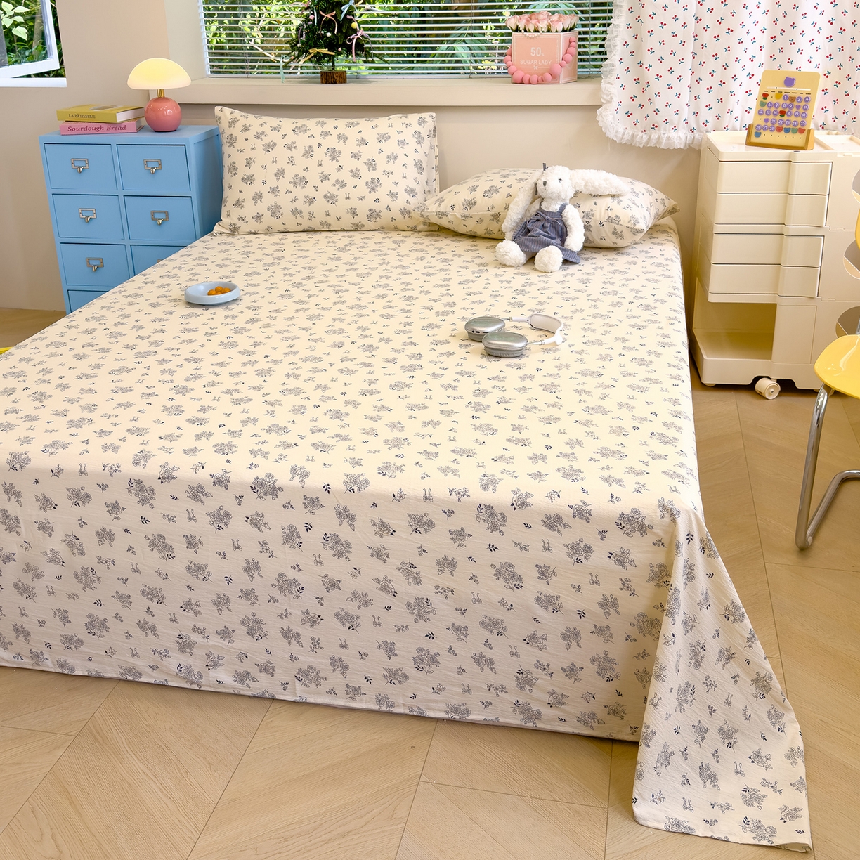 91家纺网 家纺一手货源 找家纺 颜选 2025新款A类双层纱单品床单床单单件床单三件套 素笺花语