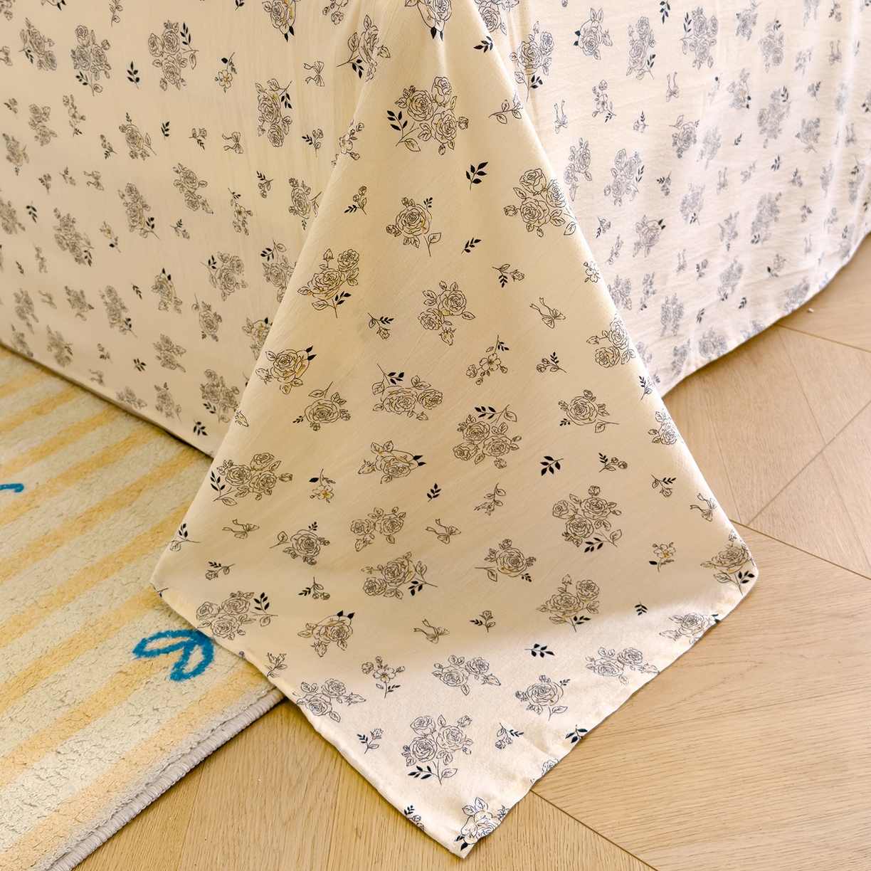 91家纺网 家纺一手货源 找家纺 颜选 2025新款A类双层纱单品床单床单单件床单三件套 素笺花语