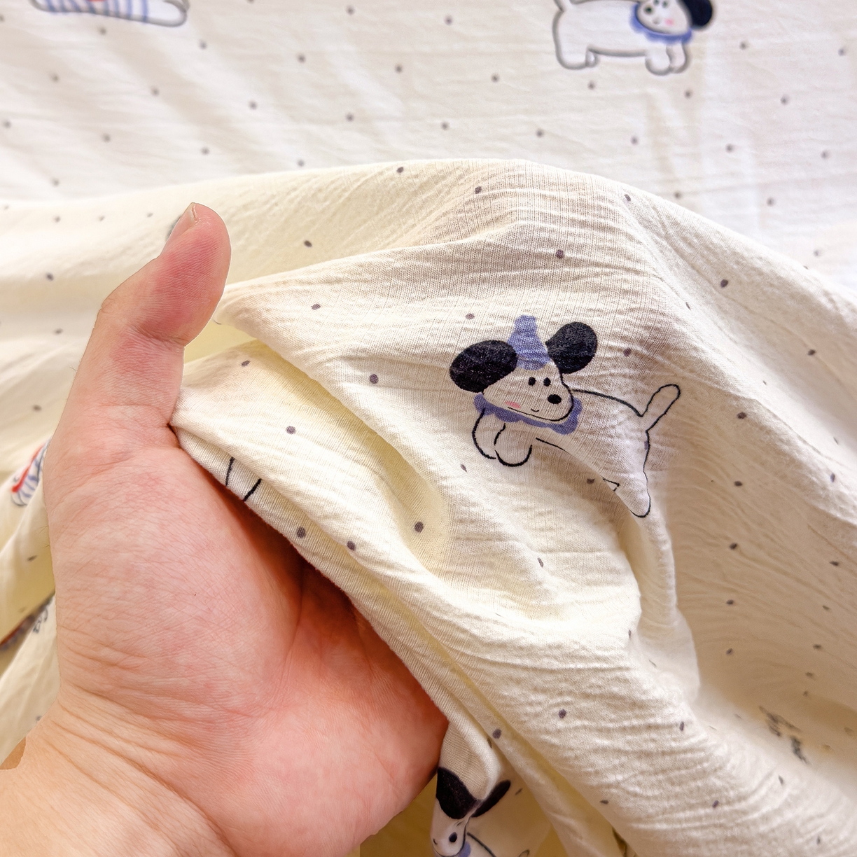 91家纺网 家纺一手货源 找家纺 颜选 2025新款A类双层纱单品床单床单单件床单三件套 狗狗派对