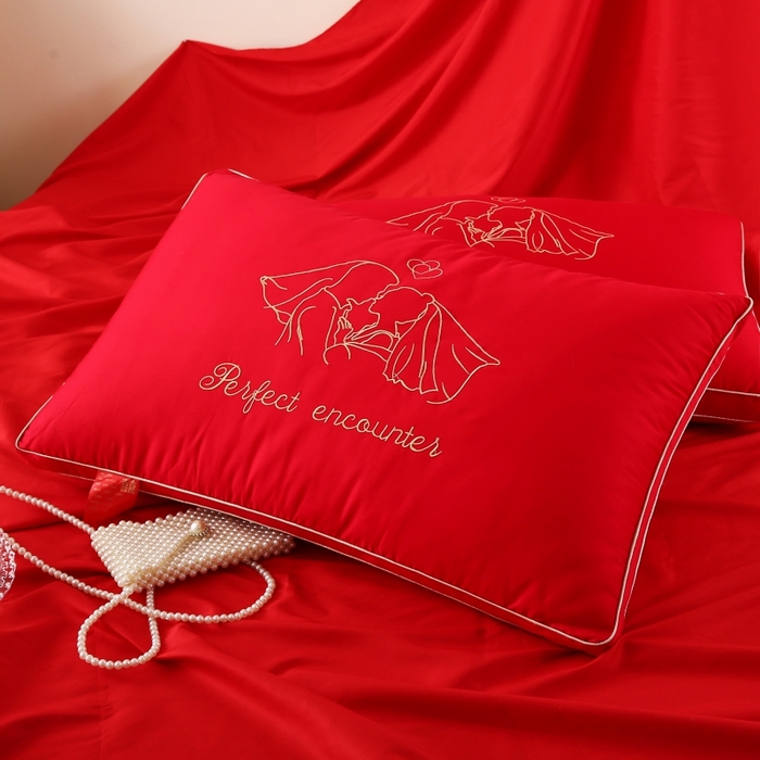 91家纺网 家纺一手货源 找家纺 四川牛皮席 2025新款全棉纯棉婚庆刺绣热熔棉枕芯 枕头枕芯 心心相印 48x74cm/只