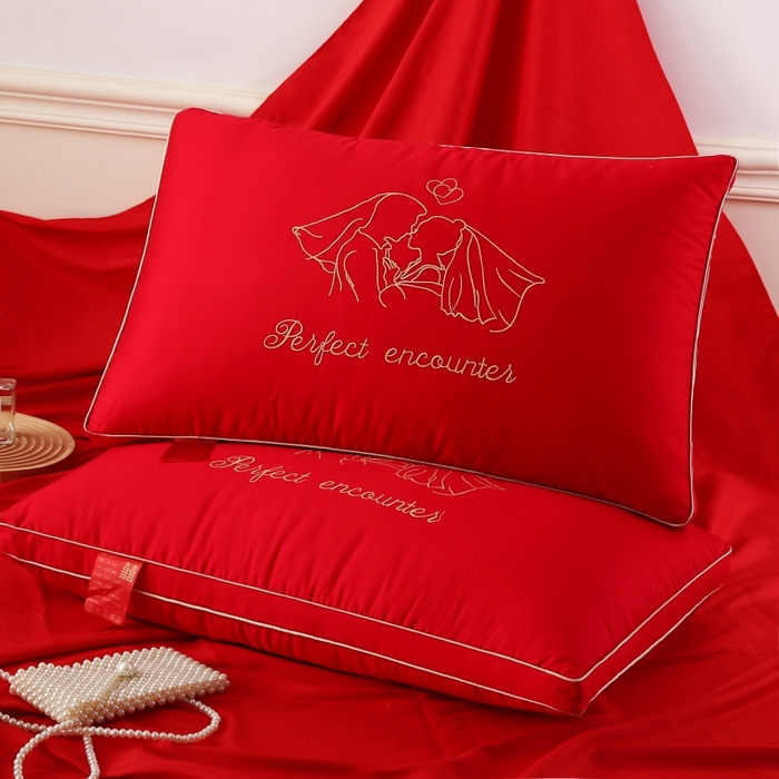 91家纺网 家纺一手货源 找家纺 四川牛皮席 2025新款全棉纯棉婚庆刺绣热熔棉枕芯 枕头枕芯 心心相印 48x74cm/只