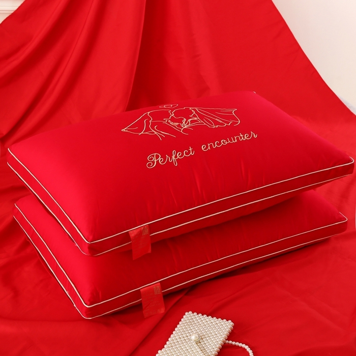 91家纺网 家纺一手货源 找家纺 四川牛皮席 2025新款全棉纯棉婚庆刺绣热熔棉枕芯 枕头枕芯 心心相印 48x74cm/只