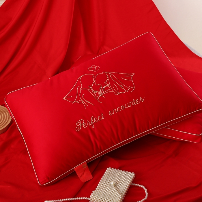 91家纺网 家纺一手货源 找家纺 四川牛皮席 2025新款全棉纯棉婚庆刺绣热熔棉枕芯 枕头枕芯 心心相印 48x74cm/只