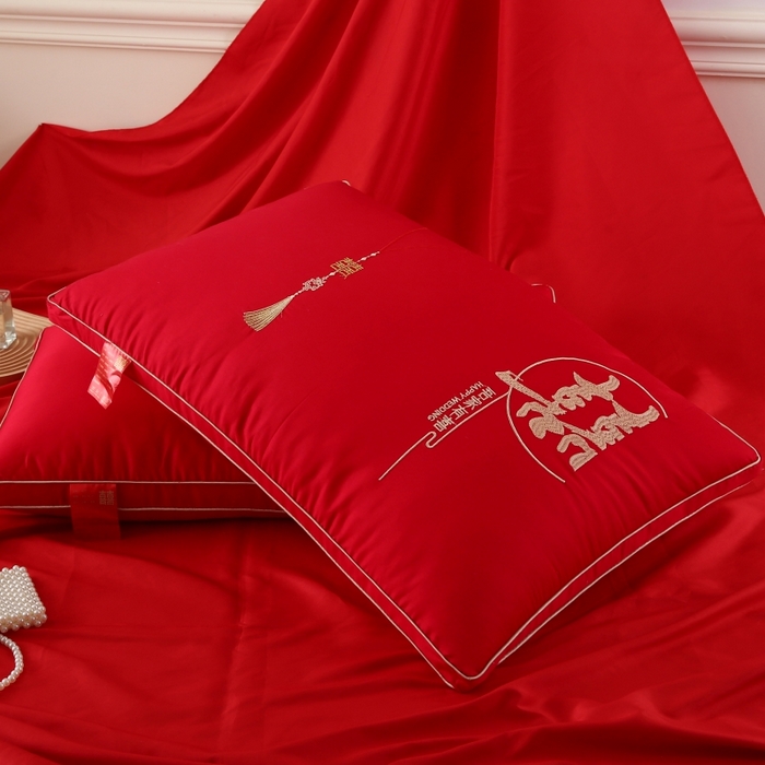 91家纺网 家纺一手货源 找家纺 四川牛皮席 2025新款全棉纯棉婚庆刺绣热熔棉枕芯 枕头枕芯 吾家有喜 48x74cm/只