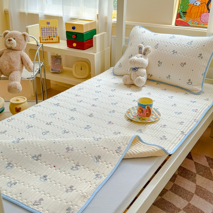 91家纺网 家纺一手货源 找家纺 金丝鸟家纺 2025新款全棉软床垫床褥床盖 快乐小马