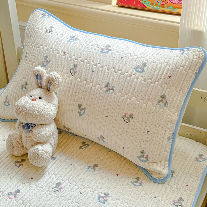 91家纺网 家纺一手货源 找家纺 金丝鸟家纺 2025新款全棉软床垫床褥床盖 快乐小马