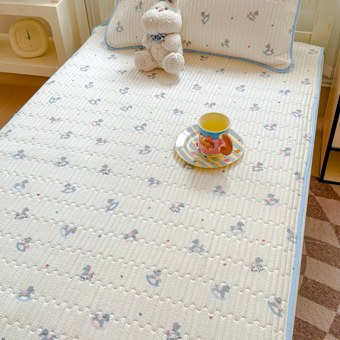 91家纺网 家纺一手货源 找家纺 金丝鸟家纺 2025新款全棉软床垫床褥床盖 快乐小马