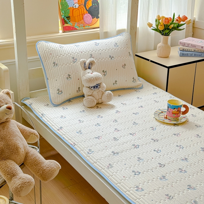 91家纺网 家纺一手货源 找家纺 金丝鸟家纺 2025新款全棉软床垫床褥床盖 快乐小马