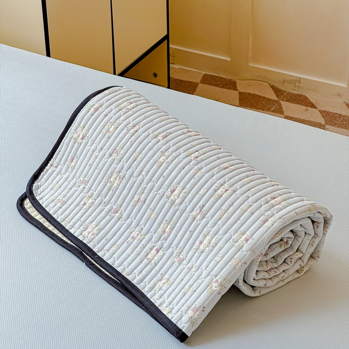 91家纺网 家纺一手货源 找家纺 金丝鸟家纺 2025新款全棉软床垫床褥床盖 浅夏雏菊 灰