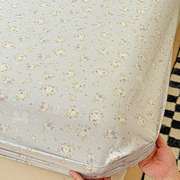 91家纺网 家纺一手货源 找家纺 金丝鸟家纺 2025新款全棉斜纹单床笠 床笠单件 浅夏雏菊-灰