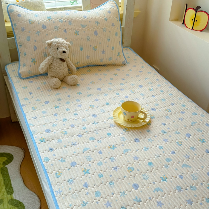 91家纺网 家纺一手货源 找家纺 金丝鸟家纺 2025新款全棉双层纱软床垫床褥床盖 海底世界 蓝