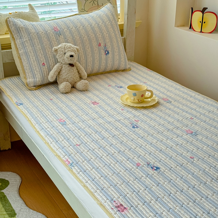 91家纺网 家纺一手货源 找家纺 金丝鸟家纺 2025新款全棉双层纱软床垫床褥床盖 蓝色小象