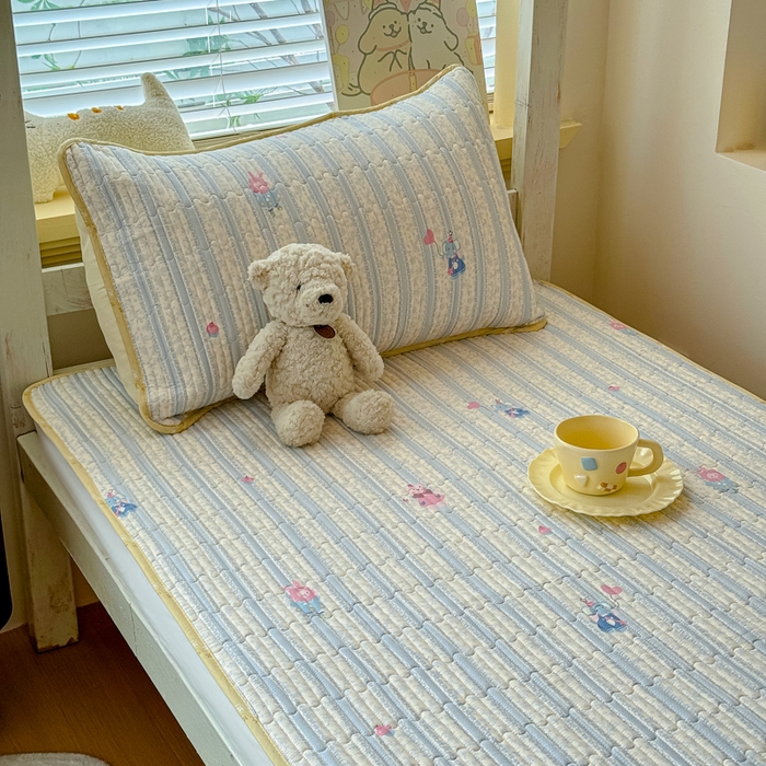 91家纺网 家纺一手货源 找家纺 金丝鸟家纺 2025新款全棉双层纱软床垫床褥床盖 蓝色小象