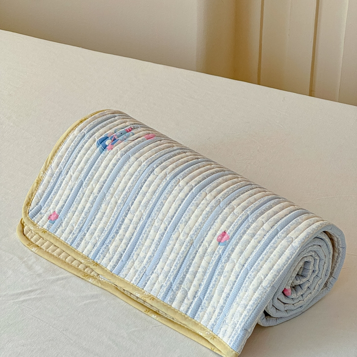 91家纺网 家纺一手货源 找家纺 金丝鸟家纺 2025新款全棉双层纱软床垫床褥床盖 蓝色小象