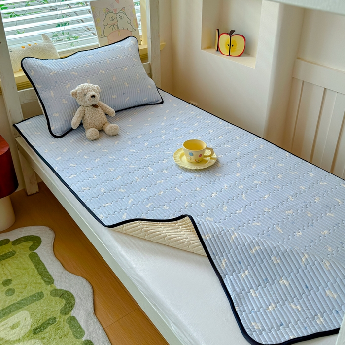 91家纺网 家纺一手货源 找家纺 金丝鸟家纺 2025新款全棉双层纱软床垫床褥床盖 甜豆兔兔-蓝