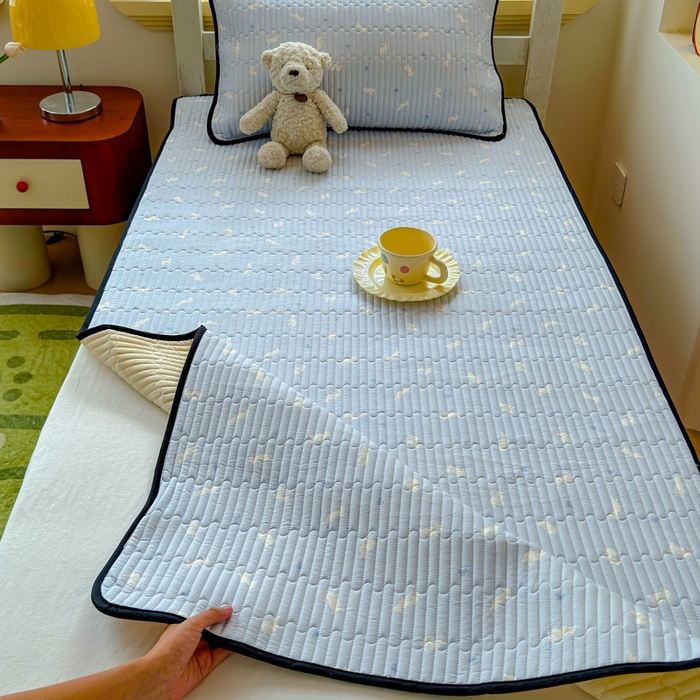 91家纺网 家纺一手货源 找家纺 金丝鸟家纺 2025新款全棉双层纱软床垫床褥床盖 甜豆兔兔-蓝