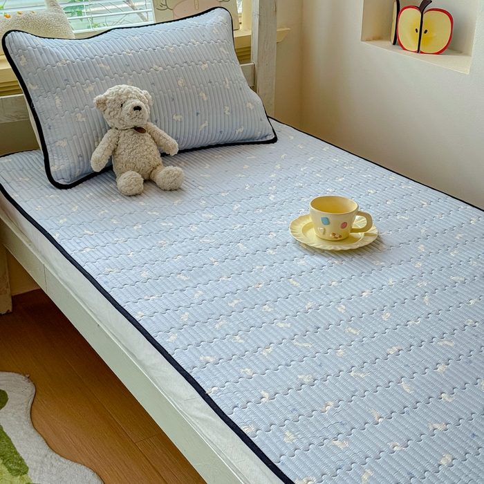 91家纺网 家纺一手货源 找家纺 金丝鸟家纺 2025新款全棉双层纱软床垫床褥床盖 甜豆兔兔-蓝