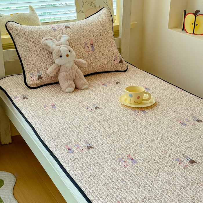 91家纺网 家纺一手货源 找家纺 金丝鸟家纺 2025新款全棉双层纱软床垫床褥床盖 野餐兔兔