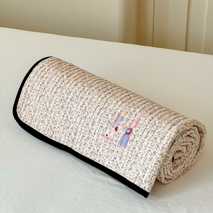 91家纺网 家纺一手货源 找家纺 金丝鸟家纺 2025新款全棉双层纱软床垫床褥床盖 野餐兔兔