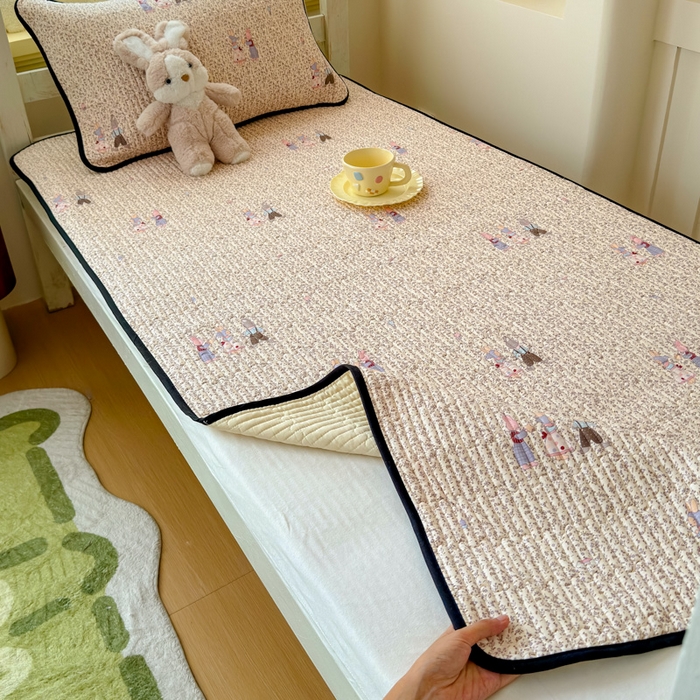 91家纺网 家纺一手货源 找家纺 金丝鸟家纺 2025新款全棉双层纱软床垫床褥床盖 野餐兔兔