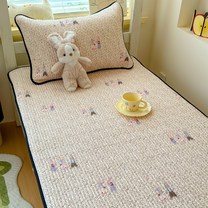 91家纺网 家纺一手货源 找家纺 金丝鸟家纺 2025新款全棉双层纱软床垫床褥床盖 野餐兔兔