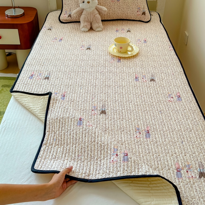 91家纺网 家纺一手货源 找家纺 金丝鸟家纺 2025新款全棉双层纱软床垫床褥床盖 野餐兔兔