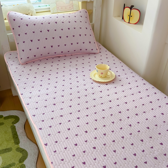 91家纺网 家纺一手货源 找家纺 金丝鸟家纺 2025新款全棉双层纱软床垫床褥床盖 紫色爱心