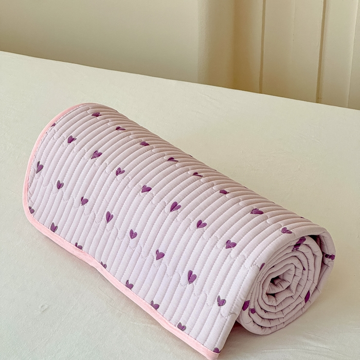 91家纺网 家纺一手货源 找家纺 金丝鸟家纺 2025新款全棉双层纱软床垫床褥床盖 紫色爱心