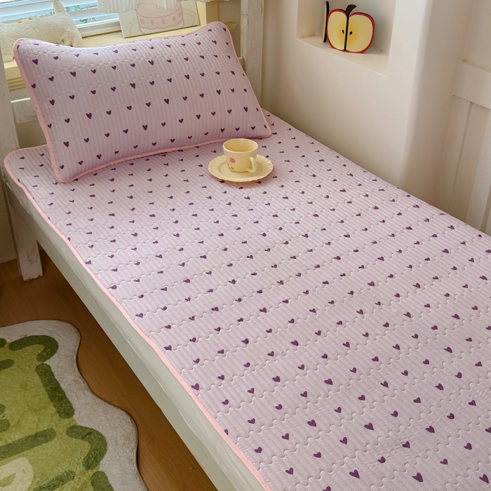 91家纺网 家纺一手货源 找家纺 金丝鸟家纺 2025新款全棉双层纱软床垫床褥床盖 紫色爱心