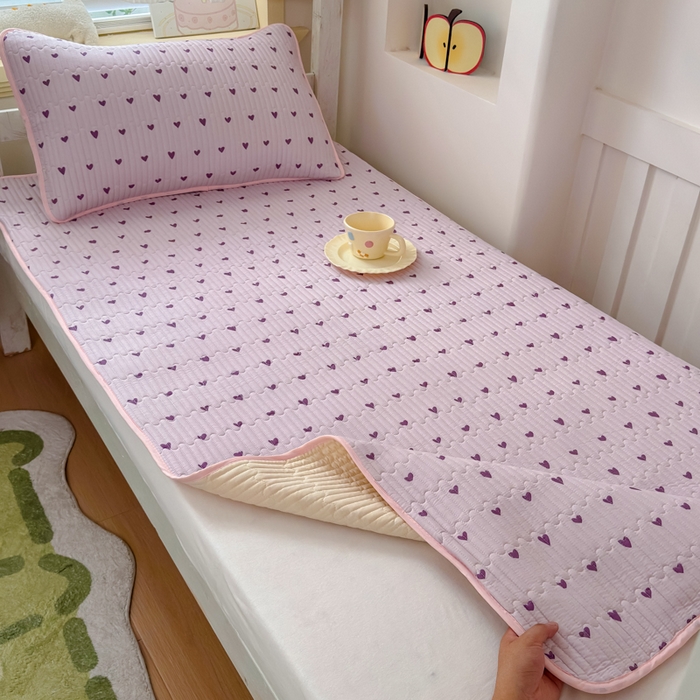 91家纺网 家纺一手货源 找家纺 金丝鸟家纺 2025新款全棉双层纱软床垫床褥床盖 紫色爱心