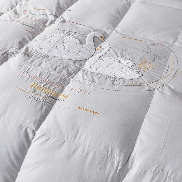 91家纺网 家纺一手货源 找家纺 四川牛皮席 2025秋冬新款95白鹅绒被 白天鹅-银灰