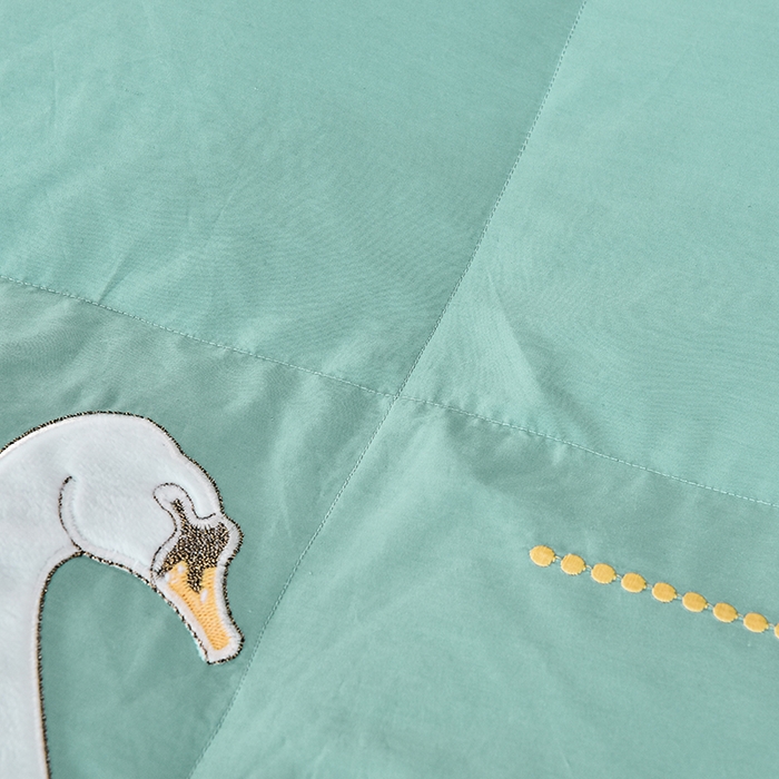 91家纺网 家纺一手货源 找家纺 四川牛皮席 2025秋冬新款95白鹅绒被 白天鹅-清新绿