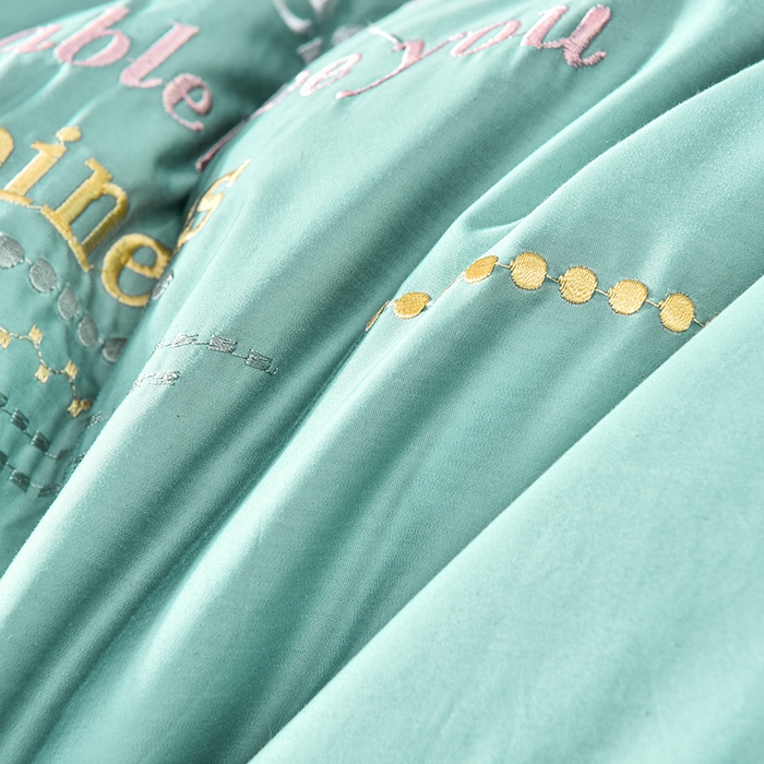 91家纺网 家纺一手货源 找家纺 四川牛皮席 2025秋冬新款95白鹅绒被 白天鹅-清新绿