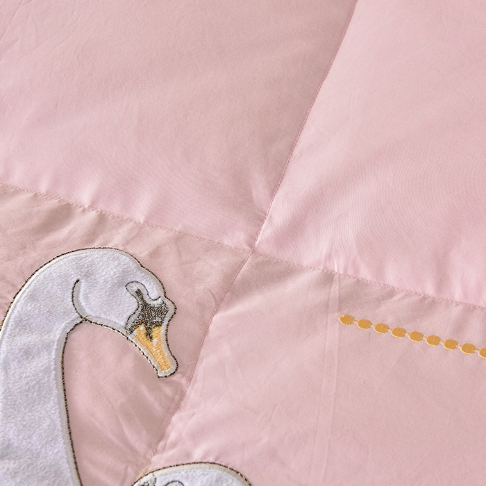 91家纺网 家纺一手货源 找家纺 四川牛皮席 2025秋冬新款95白鹅绒被 白天鹅-粉玉