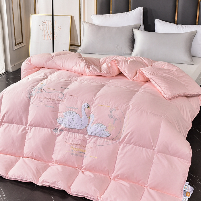 91家纺网 家纺一手货源 找家纺 四川牛皮席 2025秋冬新款95白鹅绒被 白天鹅-粉玉