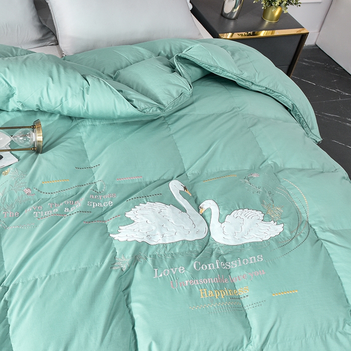 91家纺网 家纺一手货源 找家纺 四川牛皮席 2025秋冬新款95白鹅绒被 白天鹅-清新绿