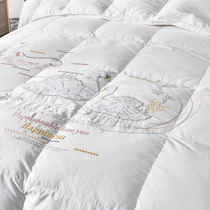 91家纺网 家纺一手货源 找家纺 四川牛皮席 2025秋冬新款95白鹅绒被 白天鹅-纯白