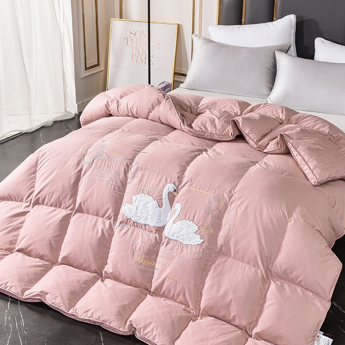 91家纺网 家纺一手货源 找家纺 四川牛皮席 2025秋冬新款95白鹅绒被 白天鹅-豆沙粉