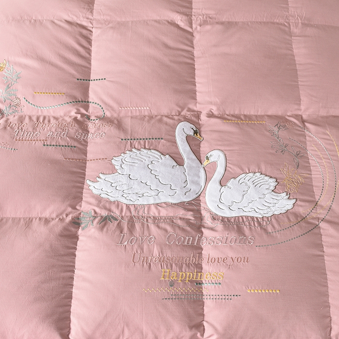 91家纺网 家纺一手货源 找家纺 四川牛皮席 2025秋冬新款95白鹅绒被 白天鹅-豆沙粉