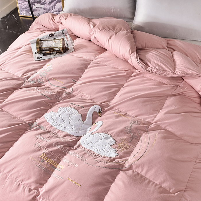 91家纺网 家纺一手货源 找家纺 四川牛皮席 2025秋冬新款95白鹅绒被 白天鹅-豆沙粉