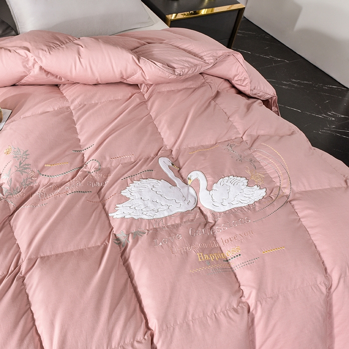 91家纺网 家纺一手货源 找家纺 四川牛皮席 2025秋冬新款95白鹅绒被 白天鹅-豆沙粉